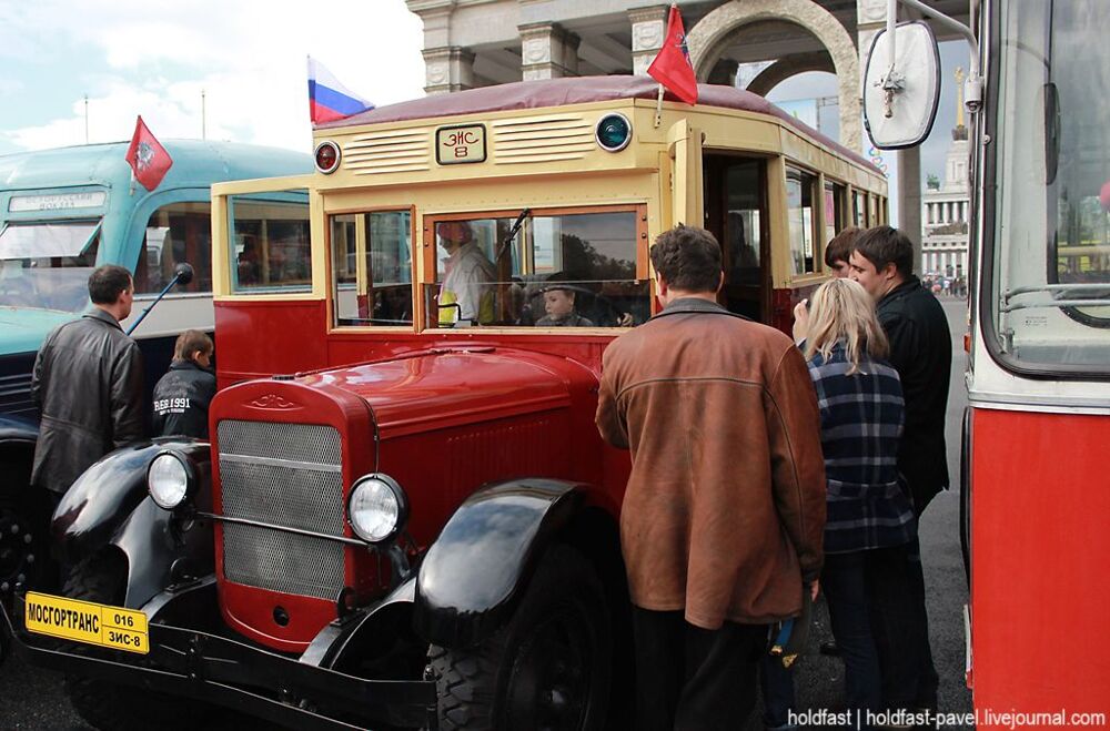 Выставка городского ретро-транспорта в Москве