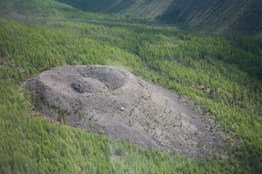  Патомский кратер