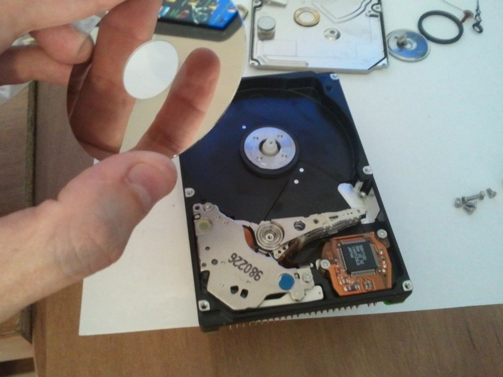 хард диск с ноутбука превратились в часики