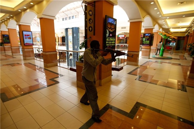 В столице Кении сомалийские исламисты захватили торговый центр