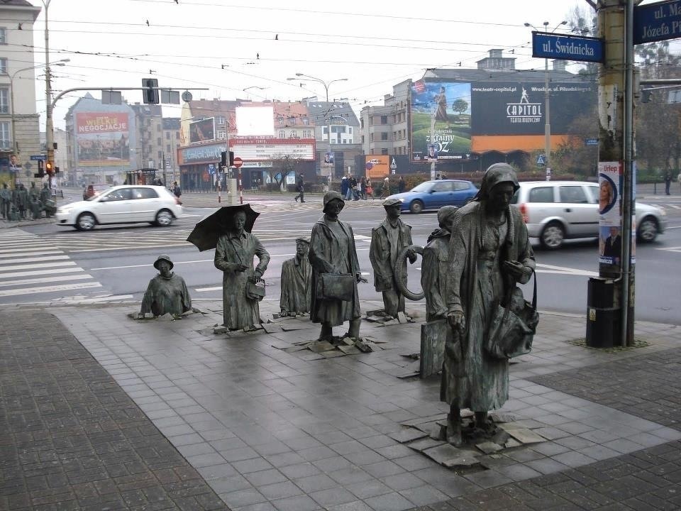 Памятник подземному пешеходному переходу во Вроцлаве