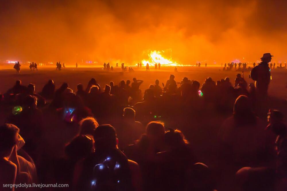 Окончание фестиваля Burning Man 2013