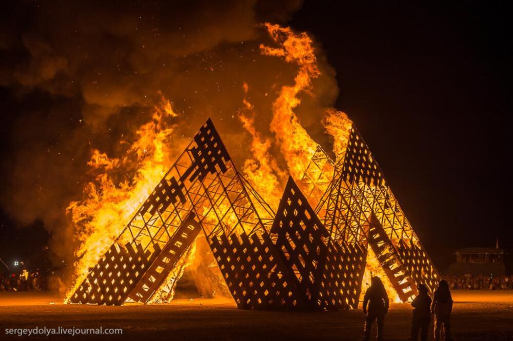 Окончание фестиваля Burning Man 2013