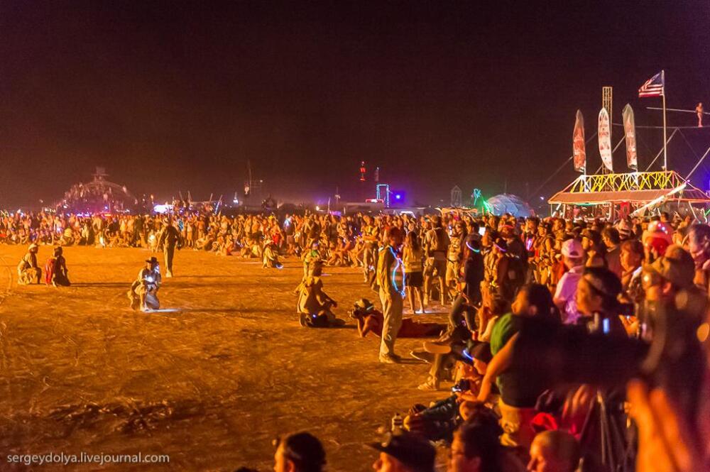 Окончание фестиваля Burning Man 2013