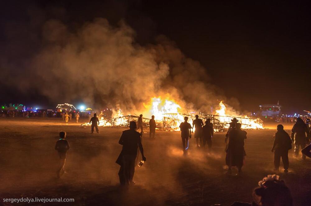 Окончание фестиваля Burning Man 2013