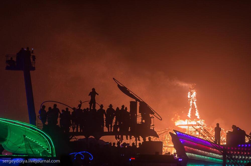 Окончание фестиваля Burning Man 2013