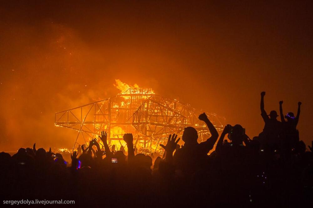 Окончание фестиваля Burning Man 2013