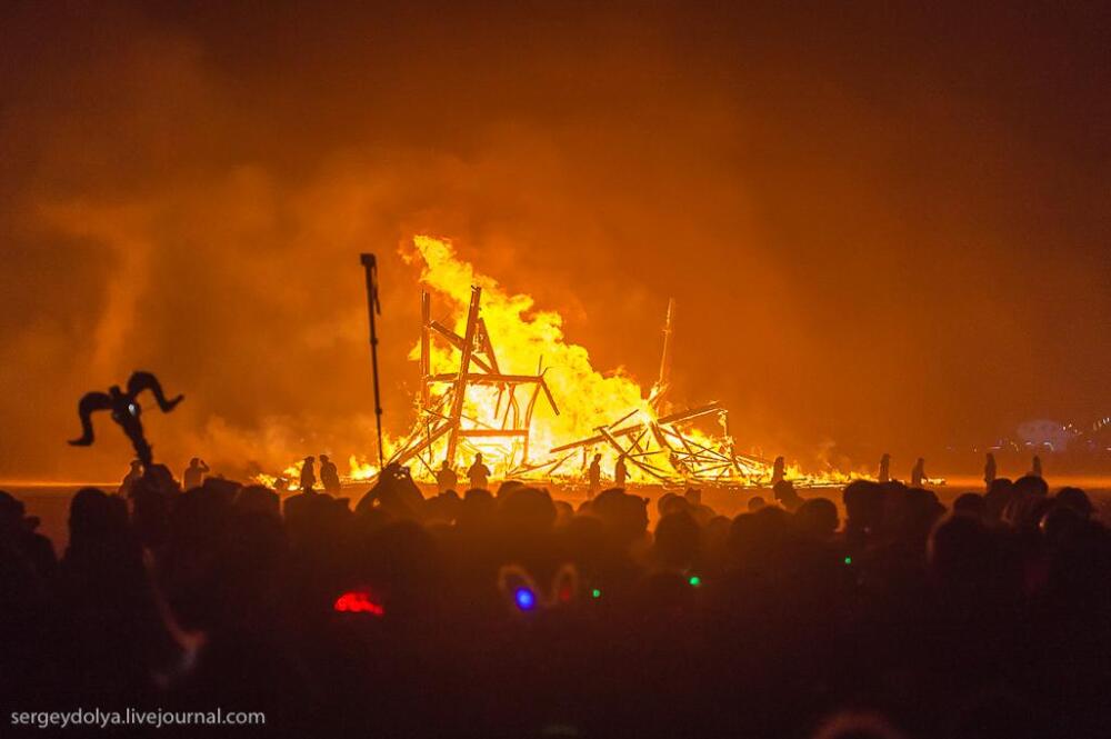 Окончание фестиваля Burning Man 2013