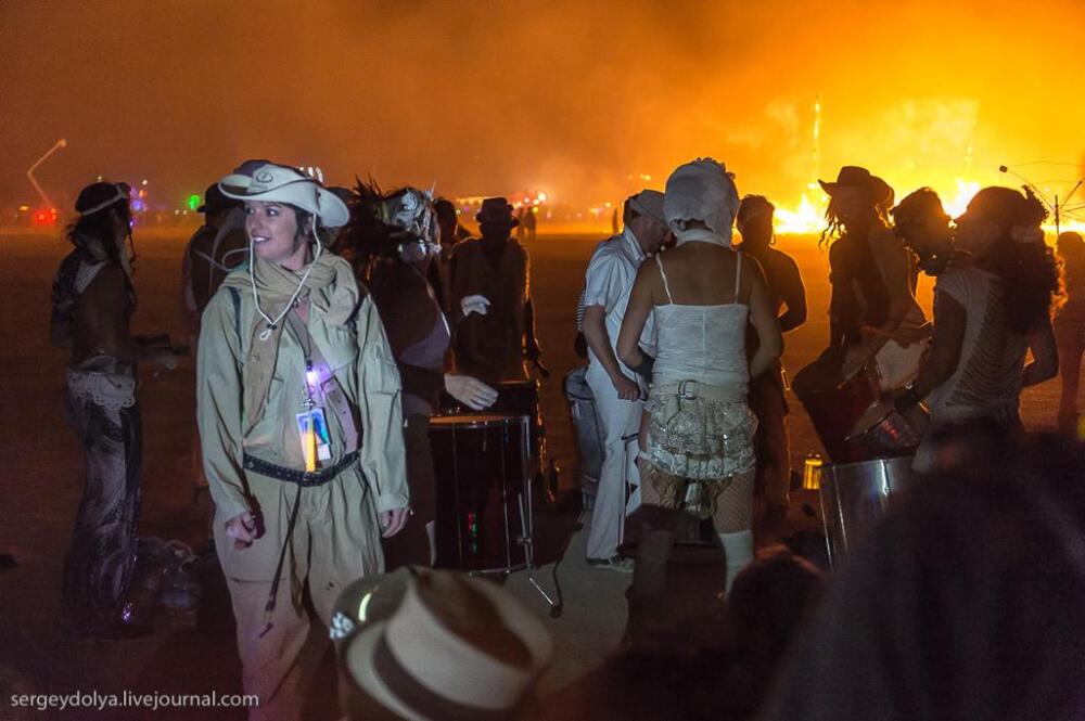 Окончание фестиваля Burning Man 2013