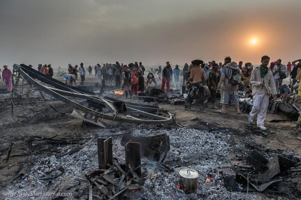 Окончание фестиваля Burning Man 2013