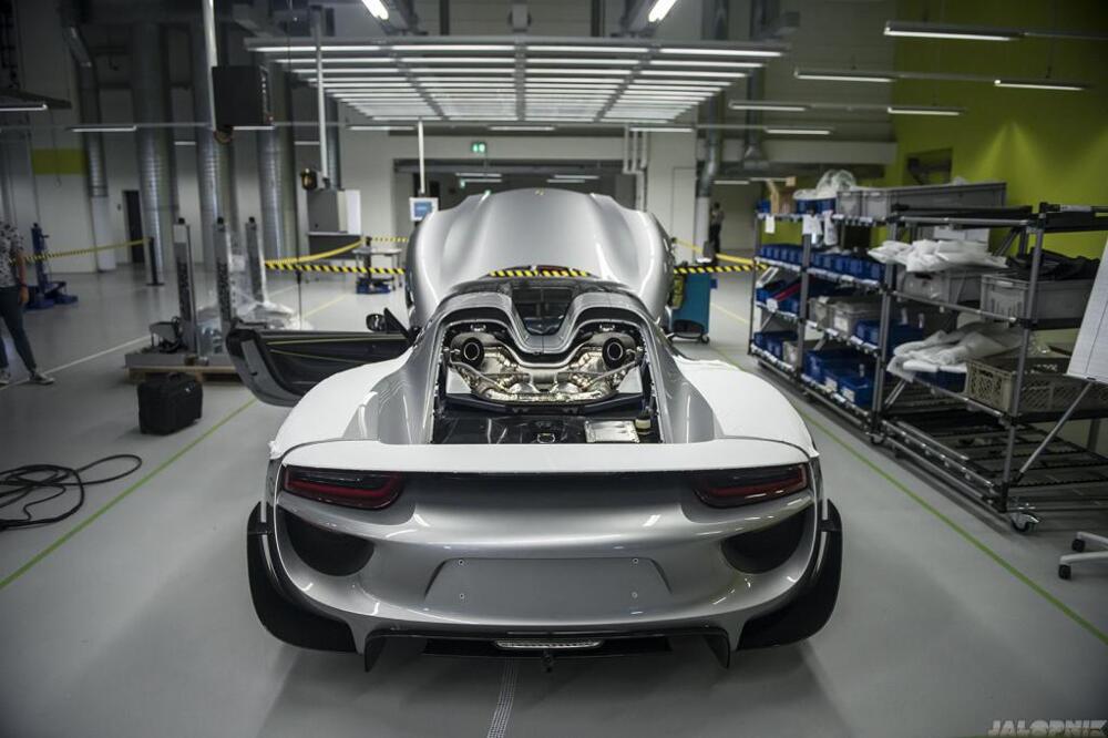 Производство Porsche 918 Spyder