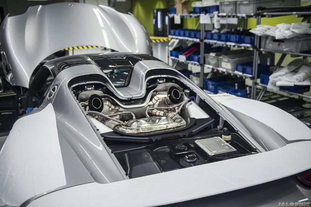 Производство Porsche 918 Spyder