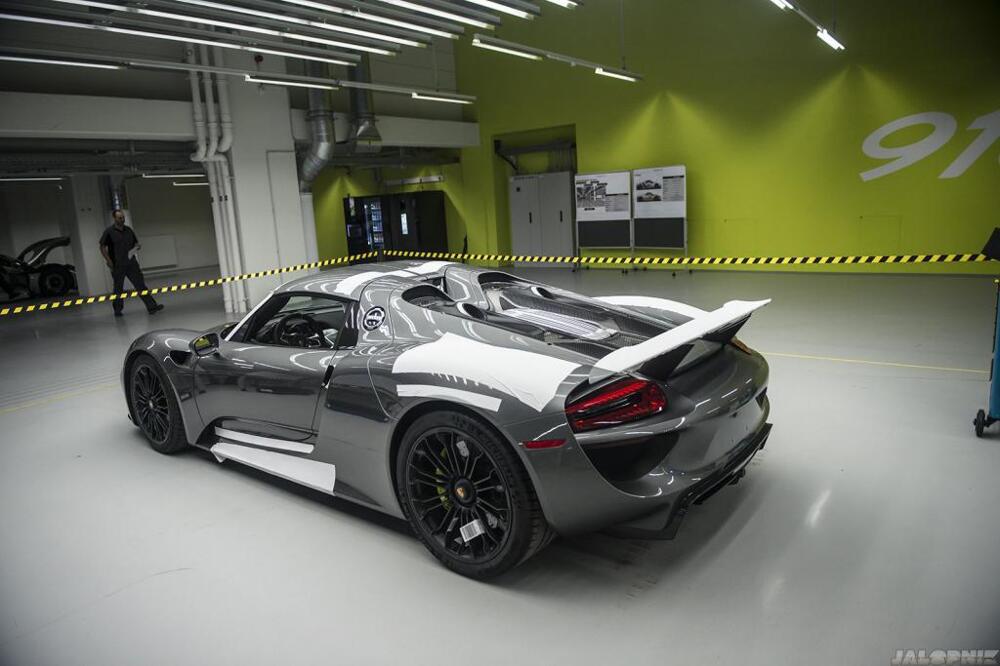 Производство Porsche 918 Spyder