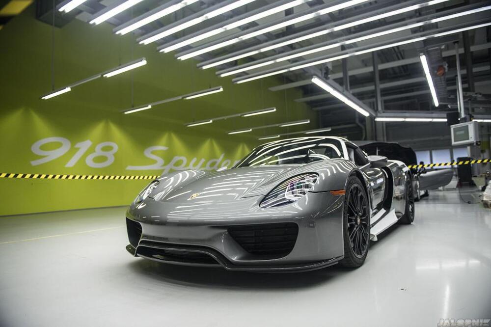 Производство Porsche 918 Spyder