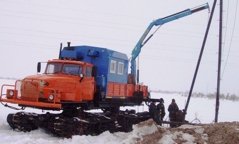 Гусеничный грузовик