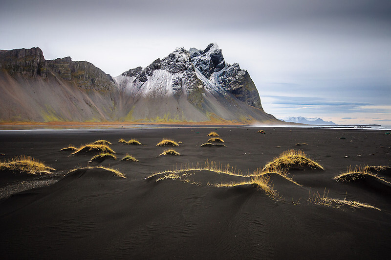 Черный песчаный пляж в Исландии