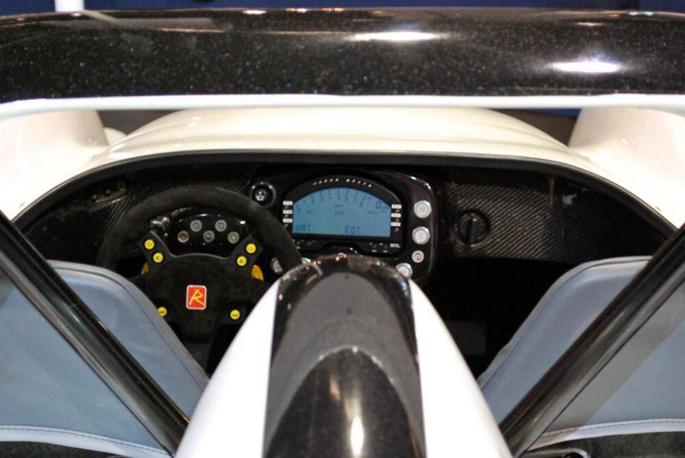 15-летняя девочка за рулем Radical SR3