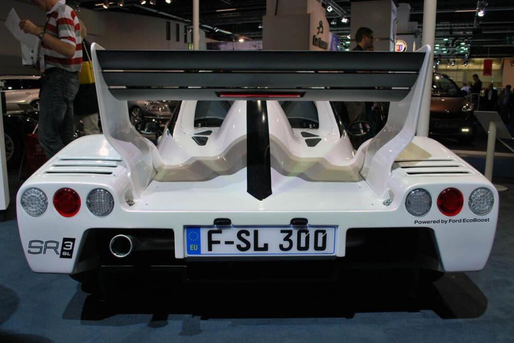 15-летняя девочка за рулем Radical SR3