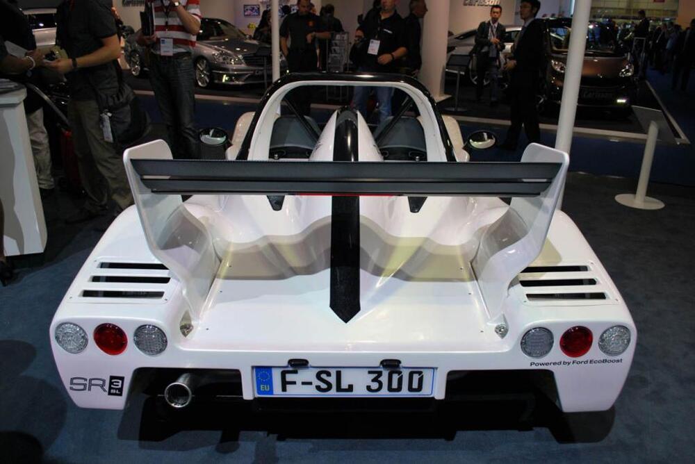 15-летняя девочка за рулем Radical SR3