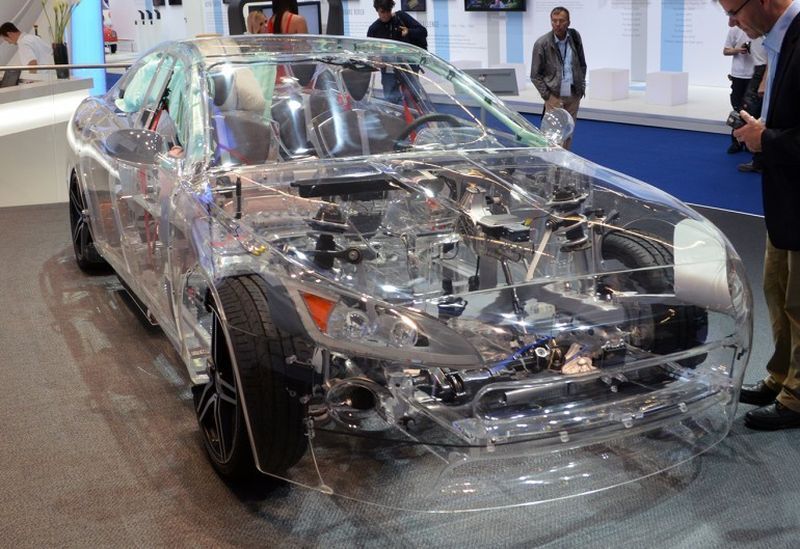 Полностью прозрачный акриловый автомобиль