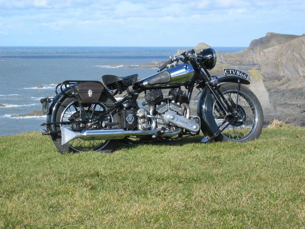 Исторические мотоциклы - Brough Superior