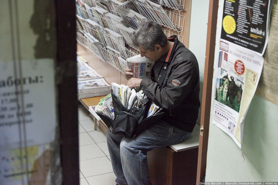Омский продавец газет в автобусах