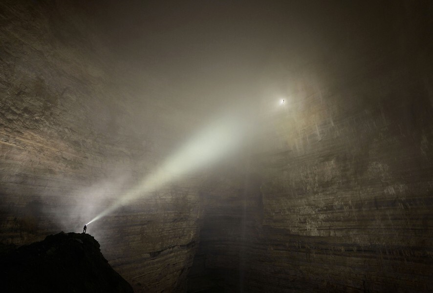 Ранее неизвестная пещера, которая была обнаружена спелеологами в Чунцин
