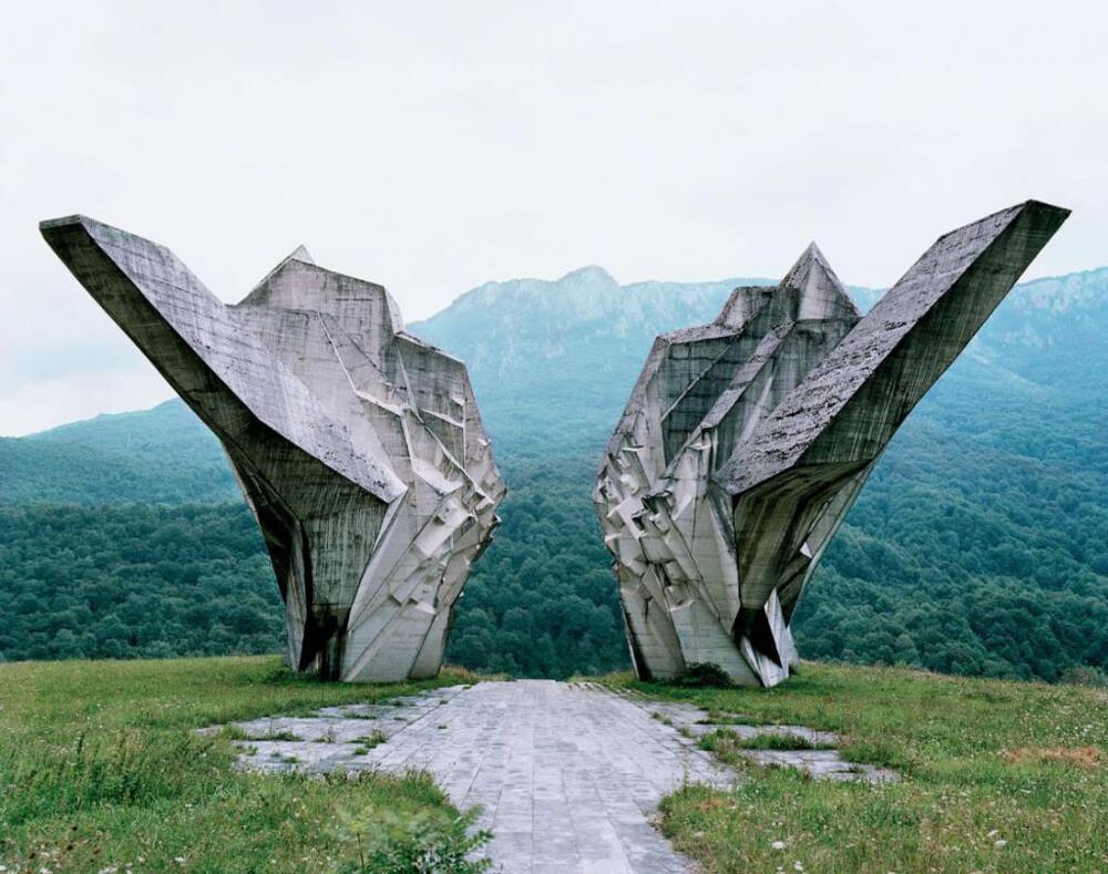 Заброшенный памятник, Югославия