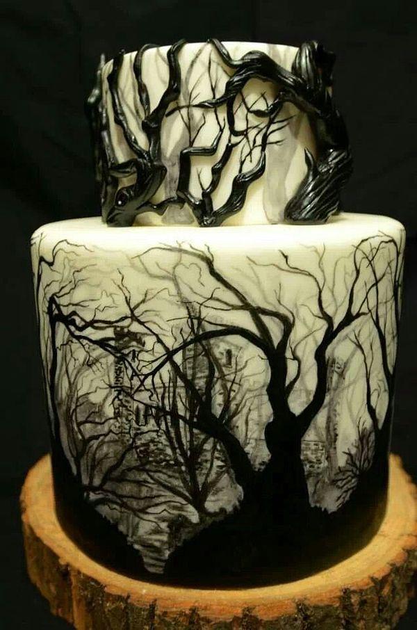 Удивительно живописный торт на Хэллоуин с темными деревьями