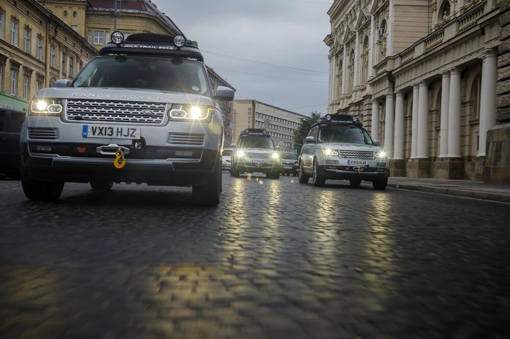 Range Rover завершил первую в мире гибридную экспедицию