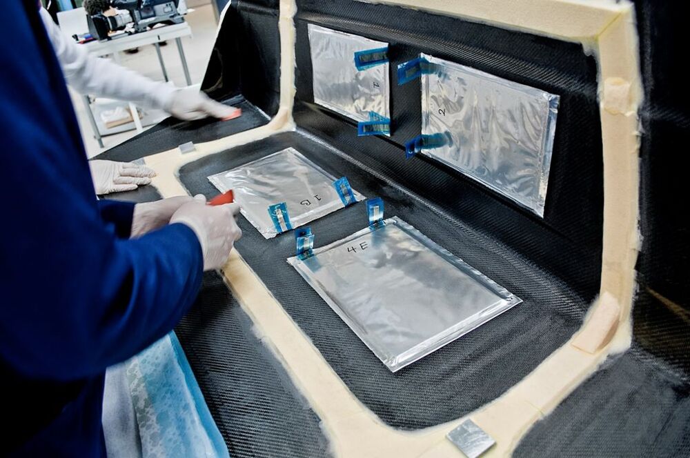 Volvo встроила аккумулятор в крышку багажника