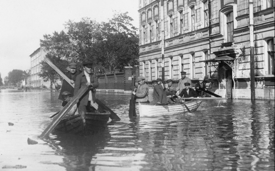 История в фотографиях