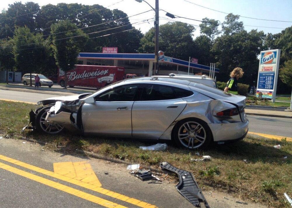Авария с участием Tesla Model S