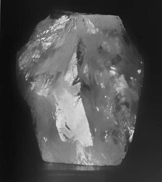 Самый крупный из добытых алмазов Куллинан (Звезда Африки)