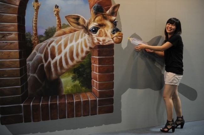 Необычная интерактивная выставка 3D-живописи в Китае