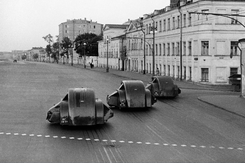 Первые подметально-уборочные машины в Москве