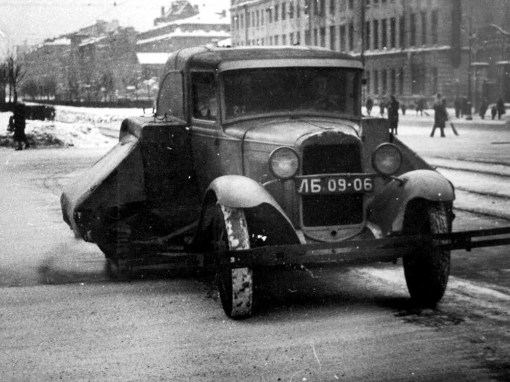 Первые подметально-уборочные машины в Москве