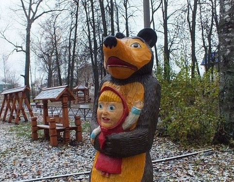 Детские фигурки в парке г.Котельнича