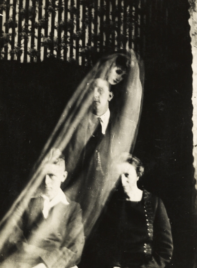 Фотографии с привидениями или фотошоп XIX века