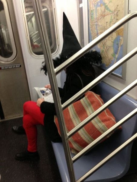 Фрики и странные люди в метро