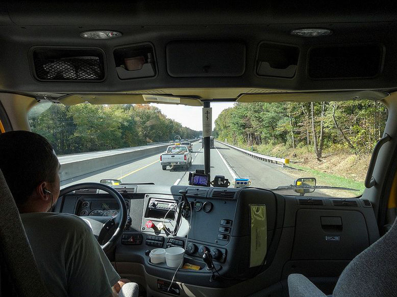 Путешествие в Нью-Джерси в кабине большого американского грузовика