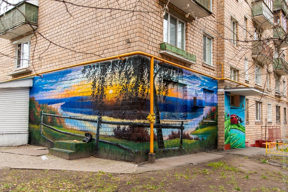 Подъездные граффити в Кузьминках