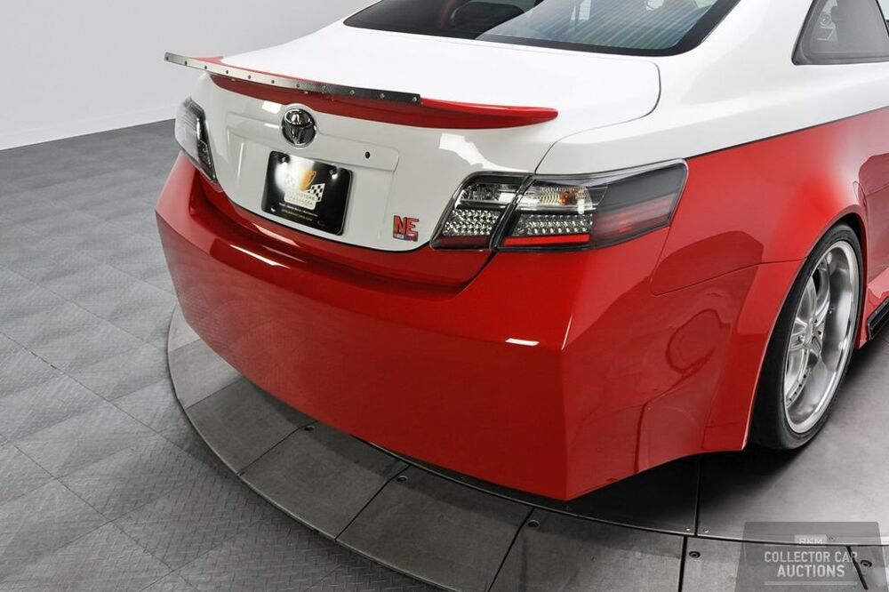 Уникальные Toyota Camry и Lexus LFA  выставят на аукцион