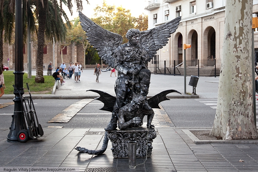  Живые скульптуры на Las Ramblas в Барселоне