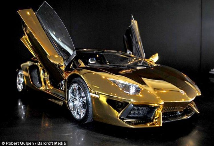 Золотая модель Lamborghini