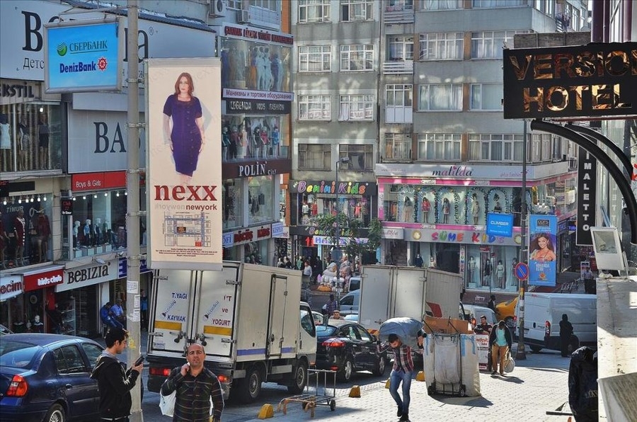 Вещевой рынок в Стамбуле, на котором любят одеваться россияне