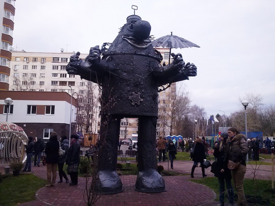 Гигантская скульптура Громозеки появилась в Нижнем Новгороде