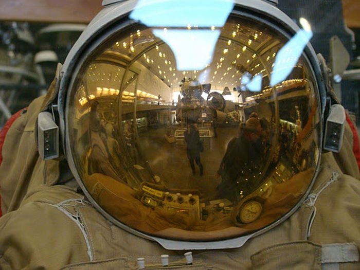 Для чего используется золотая фольга в космонавтике 