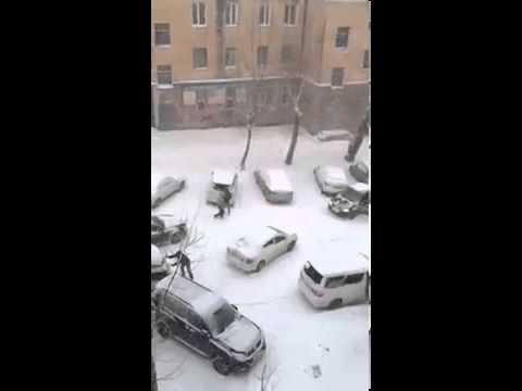 Машины как на коньках. Хабаровск. 07.11.2013