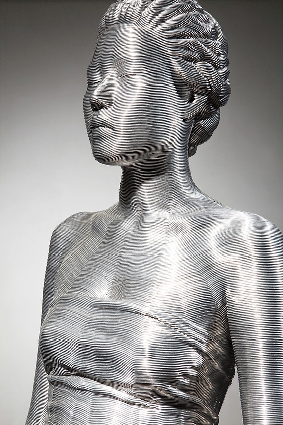 Серия выразительных скульптур из алюминиевой проволоки.